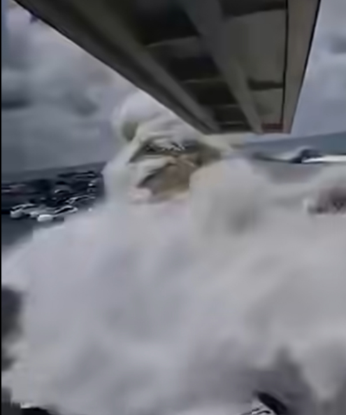 Pysu Breaking: Massive tsunami hits