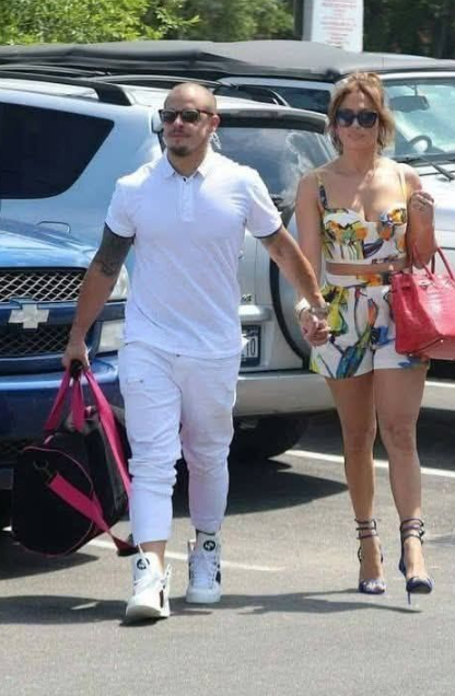 Pysu Jennifer Lopez, 54, is showing off her new boyfriend… and you better sit down, because you might recognize him!